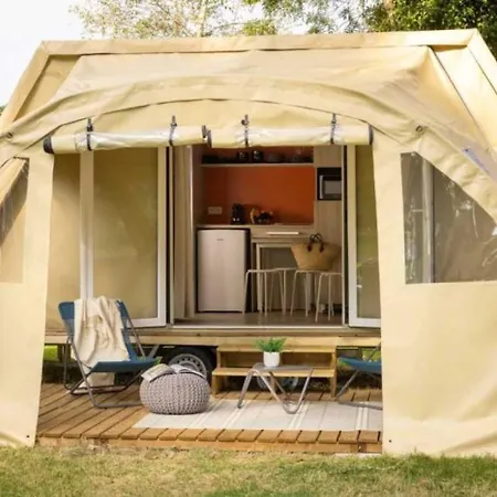 3 Etoiles - Piscine - Ccaffdc Parque de Campismo Saintes