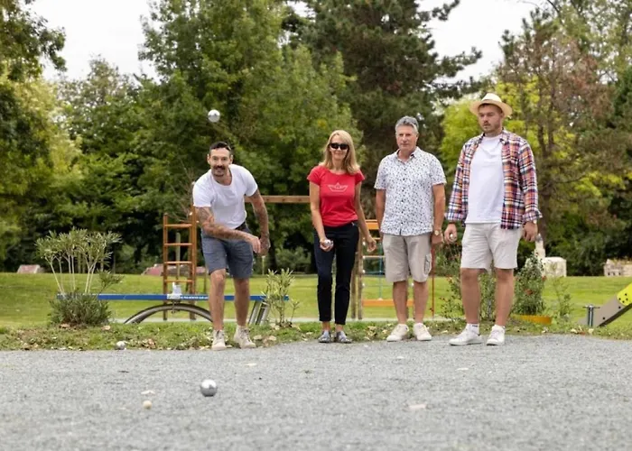 Camping 3 étoiles - Piscine - Ccaffdc Saintes