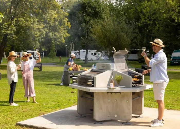 3 étoiles - Piscine - Ccaffdc * Saintes
